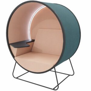 Kuppel pakub suurepärast võimalust puhata privaatsust pakkuvas tugitoolis.