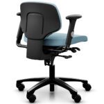 RH Activ 202 kontoritoolil saab regukleerida istme kõrgust, istme ja seljatoe kaldenurka.