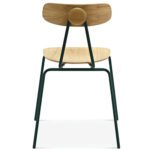 Skool tooli seljatoel on silmapaistev detail, mis sobib näiteks mantli või koti riputamiseks.