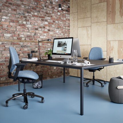 RH Mereo 200 Black kontoritooli saab disainida just oma kontorisse sobivaks