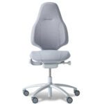 RH Mereo 220 kontoritool, mis toetab aktiivset ja tervislikku istumisasendit kogu tööpäeva vältel.