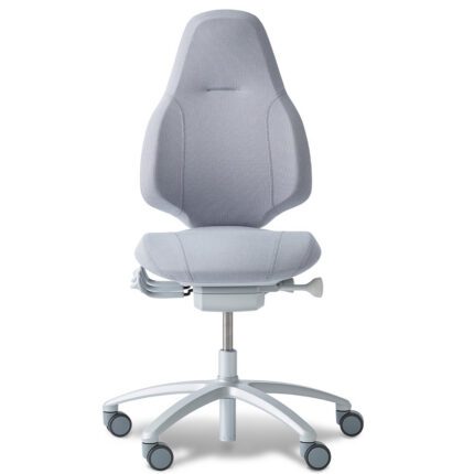 RH Mereo 220 kontoritool, mis toetab aktiivset ja tervislikku istumisasendit kogu tööpäeva vältel.