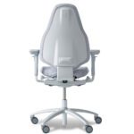 RH Mereo 220 kvaliteetne kontoritool, mis ühendab vastupidava konstruktsiooni ja sujuva liikumismehhanismi.