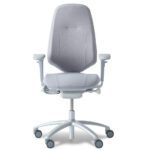 RH Mereo 300 ergonoomiline töötool suure ja toetava seljatoega maksimaalseks istumismugavuseks kogu tööpäeva vältel.