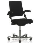 HÅG H03 350 kontoritool on saadaval hõbedase jalaristiga ja käetugedega