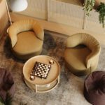 Kaks Oko tugitooli vaates ülevalt, paigutatud ümara laua ümber koostööalal.