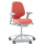 RH Mereo 200 kontoritool reguleeritavate käetugede ja intuitiivsete seadistusvõimalustega