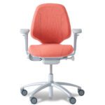 RH Mereo 200 ergonoomiline töötool, mis toetab loomulikku istumisasendit ja tagab mugavuse kogu tööpäevaks.