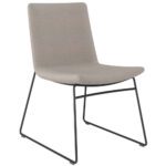 Swoosh metalljalagdega meeting-stiilist koosolekutoolid on mugav istumislahendus koosolekuruumidesse