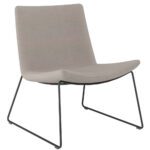 Swoosh lounge-stiilis metalljalgadega tool on suurepärane lisa igasse puhke- või ooteruumi