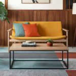 Swoosh diivan – kaasaegne ja kutsuv ooteala diivan, mis ühendab voolujoonelise istme ja tugeva puiduraami, pakkudes mugavust ning ajatut disaini esindusruumidesse ja puhkealadele.