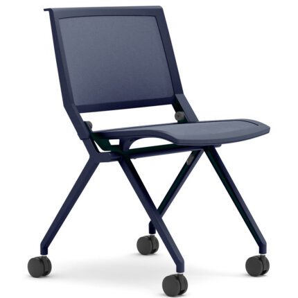 Tipo-NST ratastel tool võrkseljatoe ja istmega, kergesti liigutatav ja praktiline valik paindlikesse töö- ja õpperuumidesse.