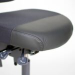 Vastupidav RH Activ 303 töötool professionaalsetesse töökeskkondadesse nagu tootmine, labor ja teeninduspunktid